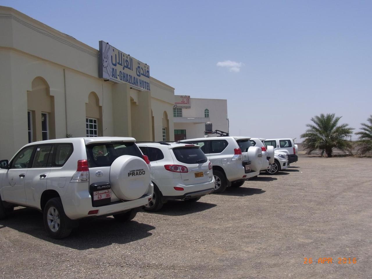 Al Ghazlan Hotel Sinaw Ruddah Exterior foto